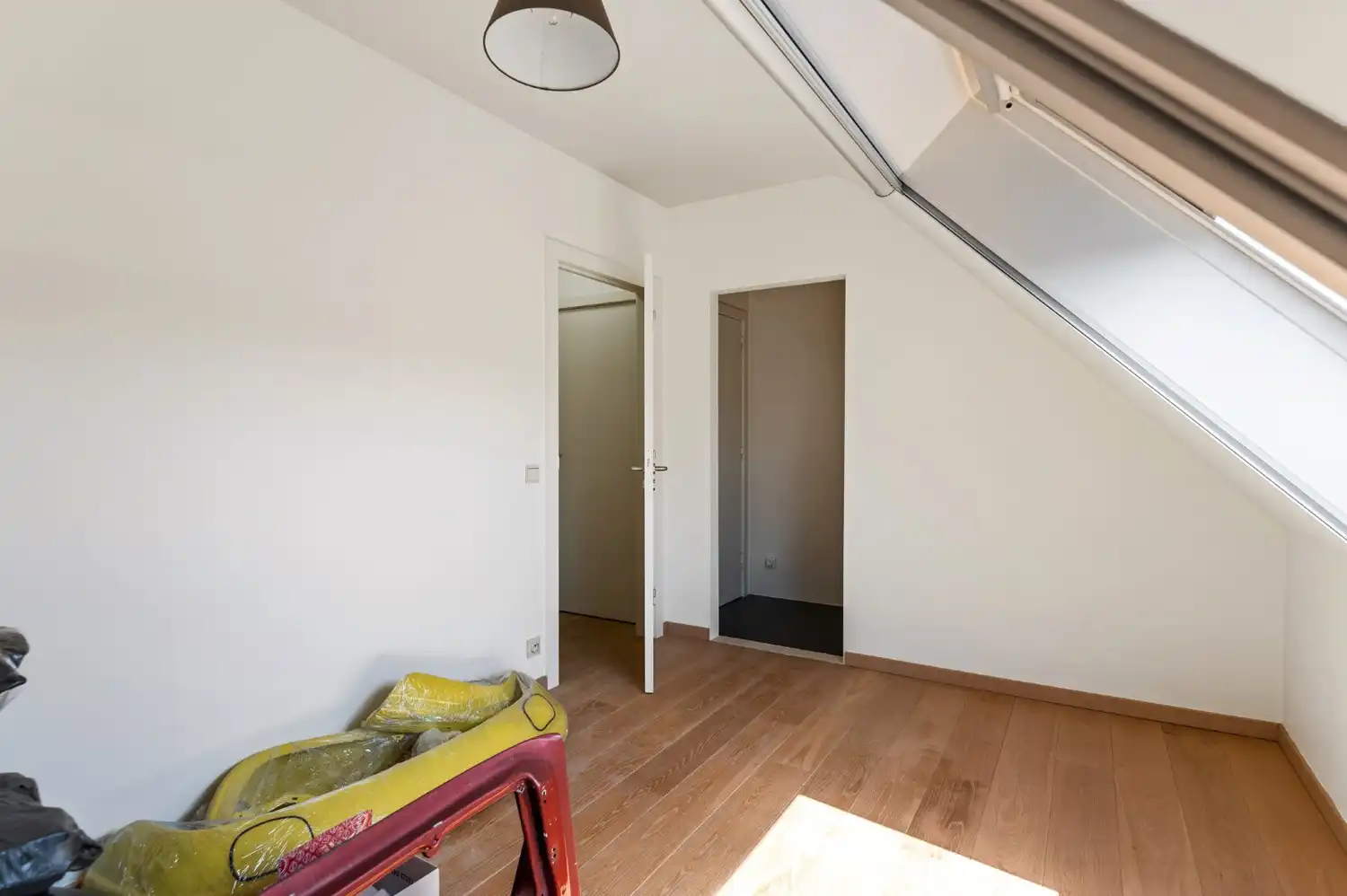 ZEER RUIM APP. MET 4 SLK, 2 BADK., RIANT TERRAS EN PARKING! foto 14