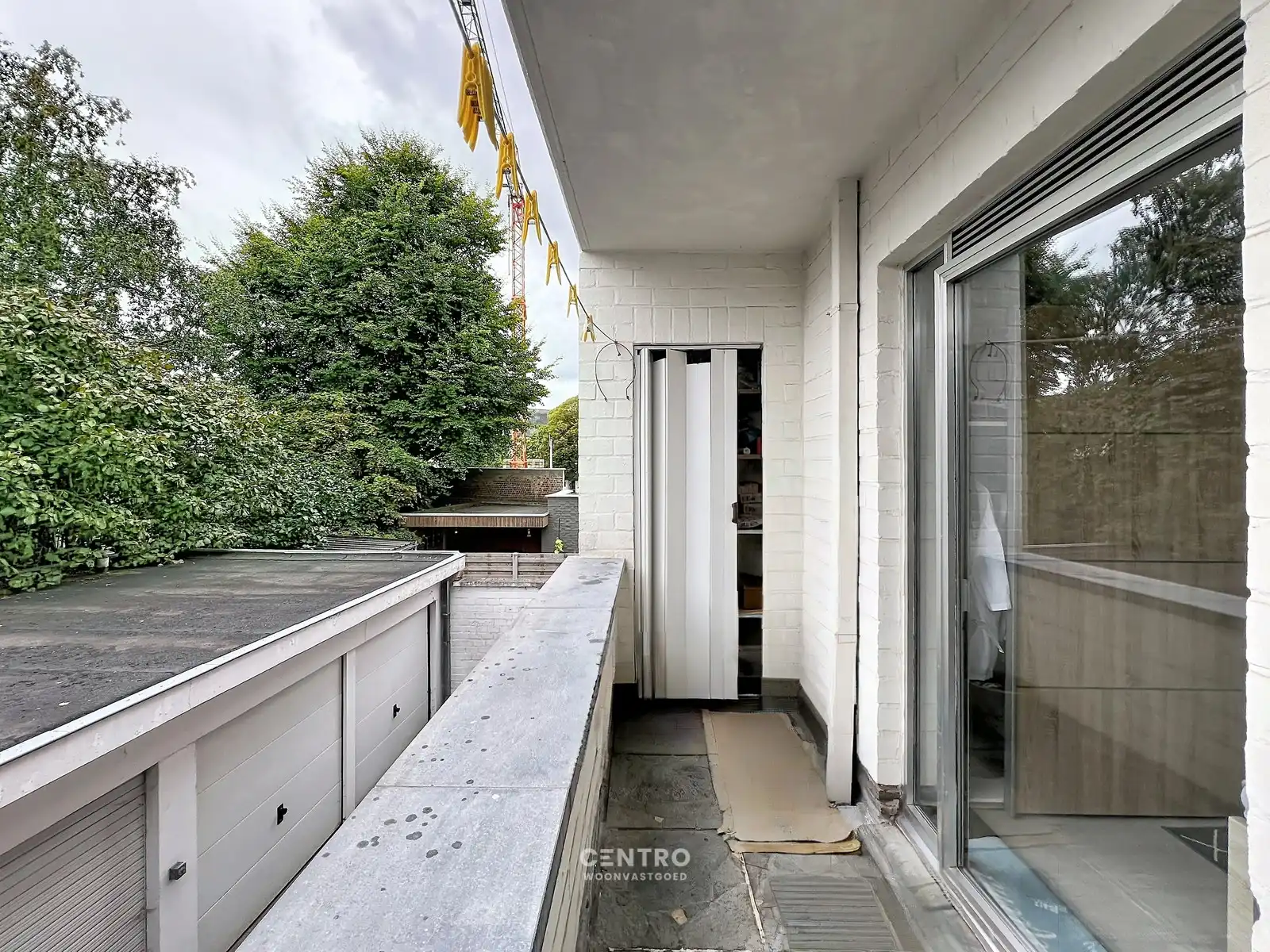 INSTAPKLAAR appartement (77m ²) met 2 SLK, GARAGE (moto's, fietsen,...) en ideale ligging in Roeselare - Perfect voor comfortabel wonen of als OPBRENGSTEIGENDOM ! foto 2