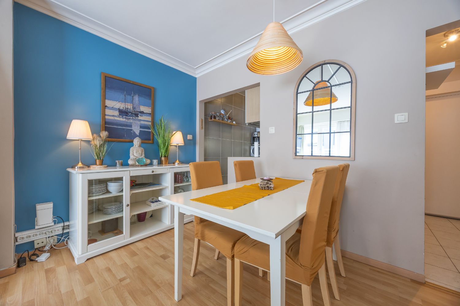 Knusse studio met zijdelings zeezicht in goede staat! foto 8