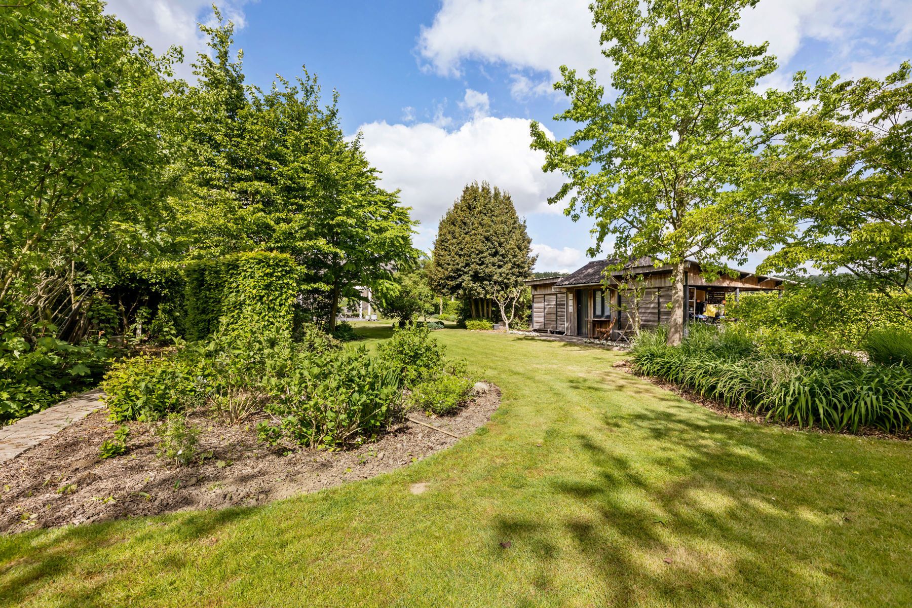 Open bebouwing met 360° landelijk zicht en 2 garages foto 11