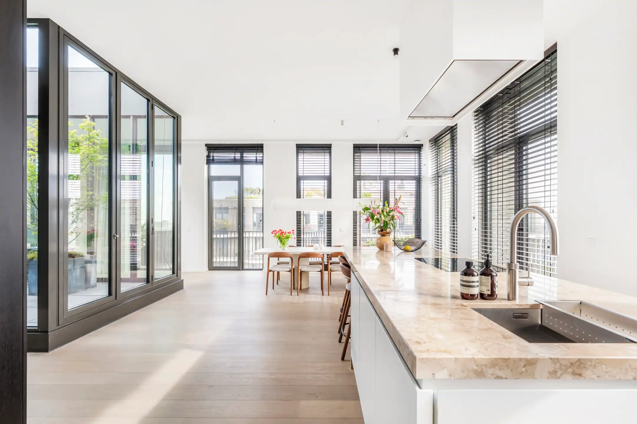 ANTWERPEN EILANDJE - Unieke penthouse met dakterras foto {{pictureIndex}}