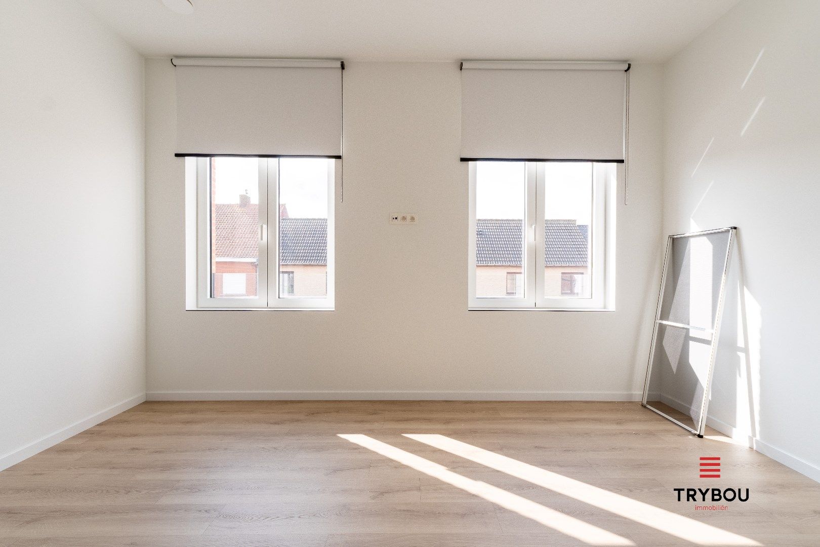 2 hoogwaardig afgewerkte nieuwbouwwoningen met garage foto 17
