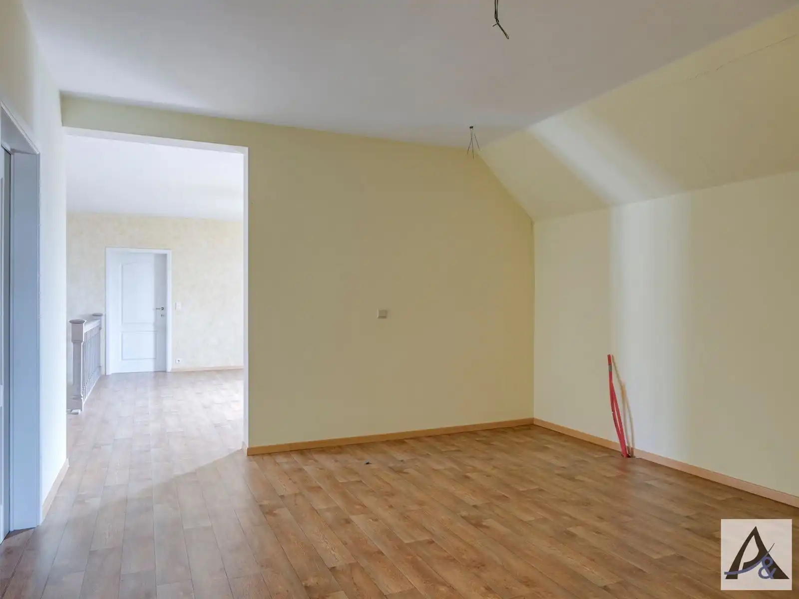 Exclusieve villa met ruime loods in hartje Munsterbilzen foto 51