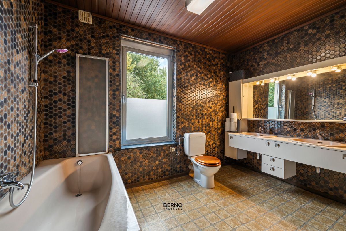 Rustig gelegen woning met 3 slaapkamers en ruime garage. foto 21