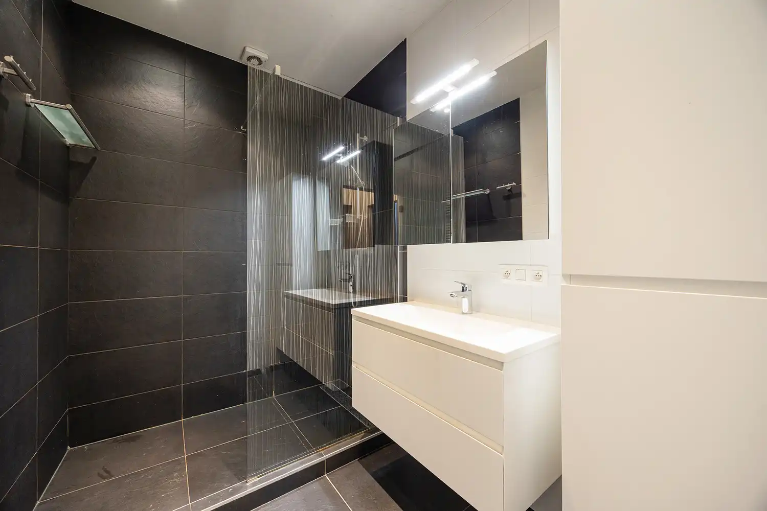 Ruim en energiezuinig appartement (139m²/ EPC B!) met terras in het modehart van Antwerpen aan de Nationalestraat foto 15