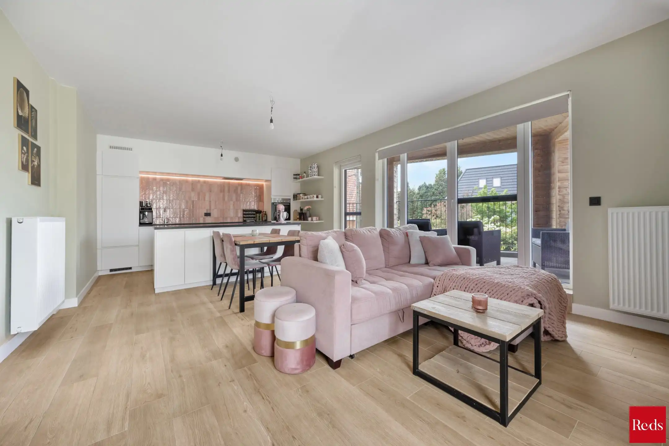 Recent appartement met terras, 2 parkeerplaatsen en kelder foto 4
