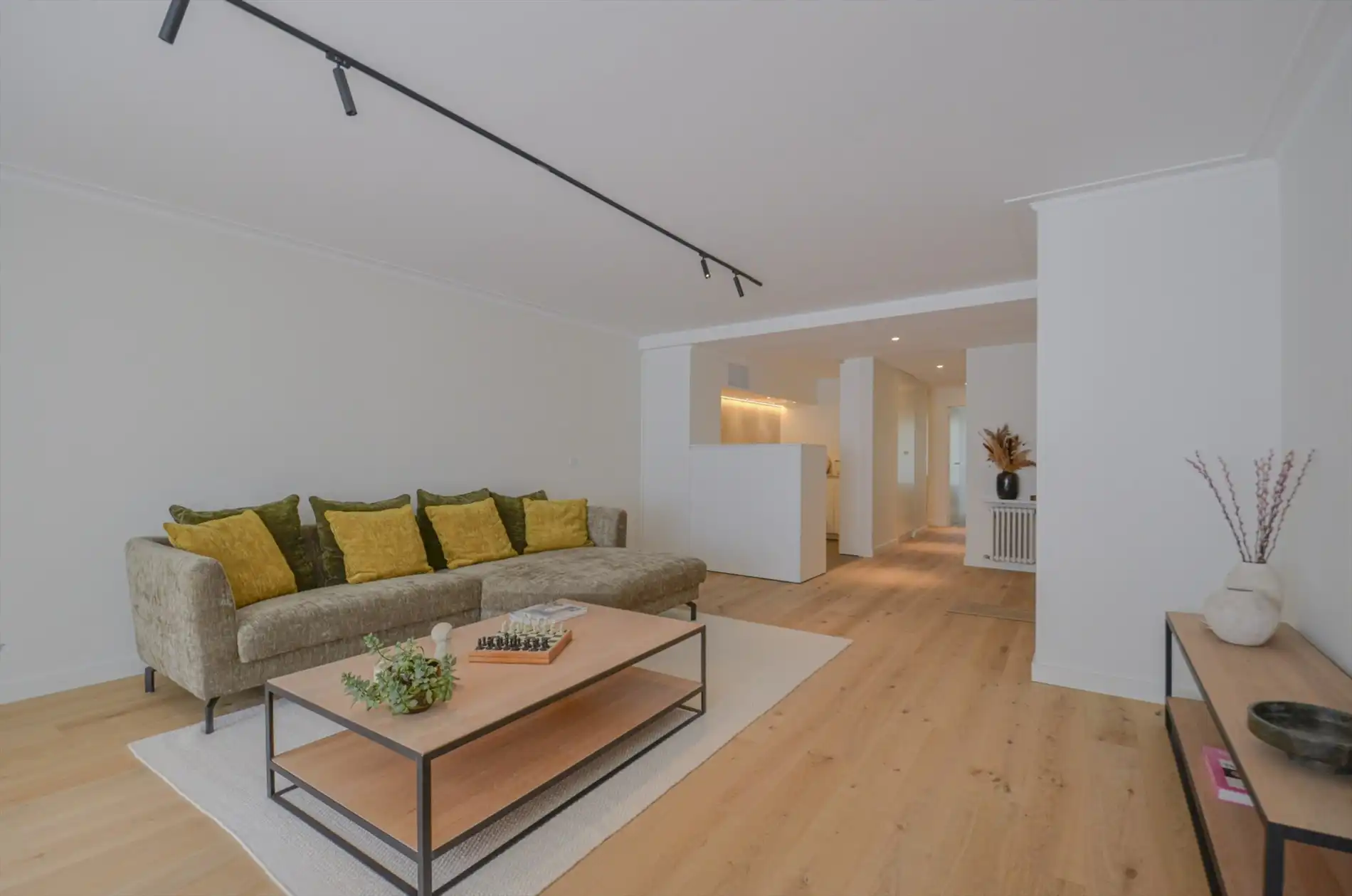 Stijlvol en volledig gerenoveerd appartement op wandelafstand van zee en het commerciële centrum. foto 2