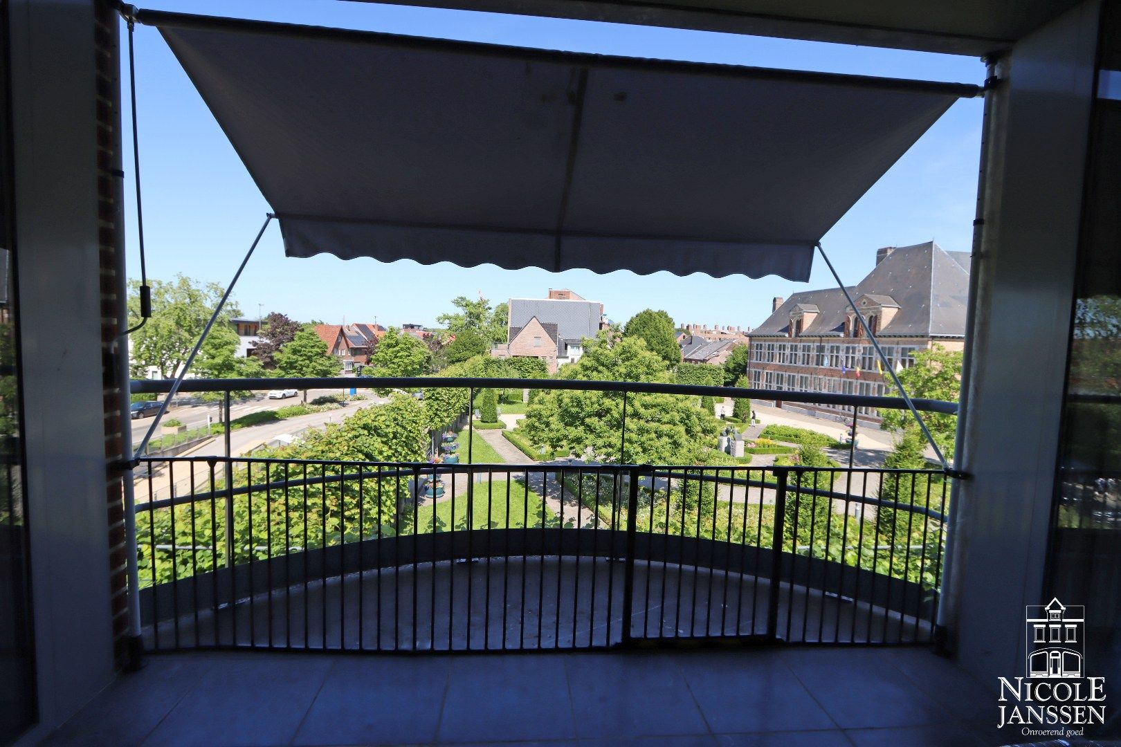 Zeer ruim duplex-appartement foto 9