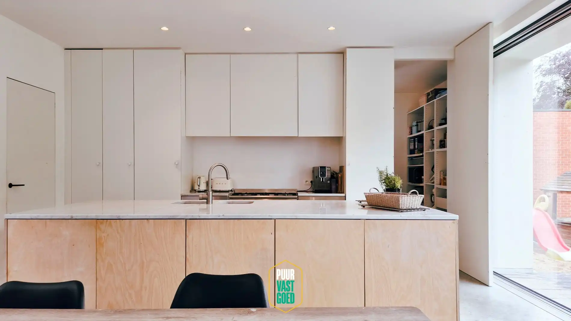 Strak moderne renovatie in dialoog met authentieke charme foto 12