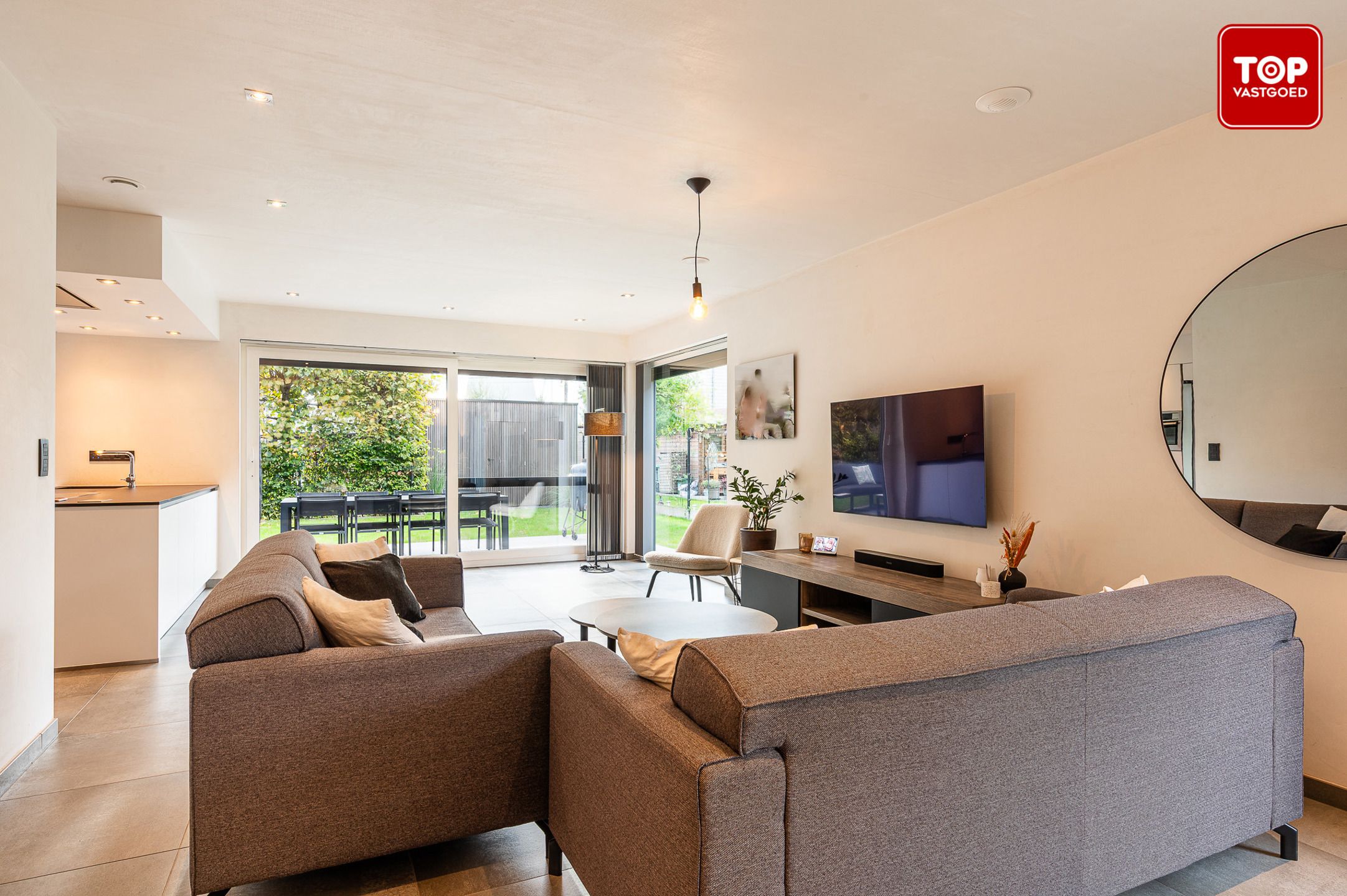 Instapklare woning (2016)  met 4 slaapkamers en tuin in residentiële wijk foto 6