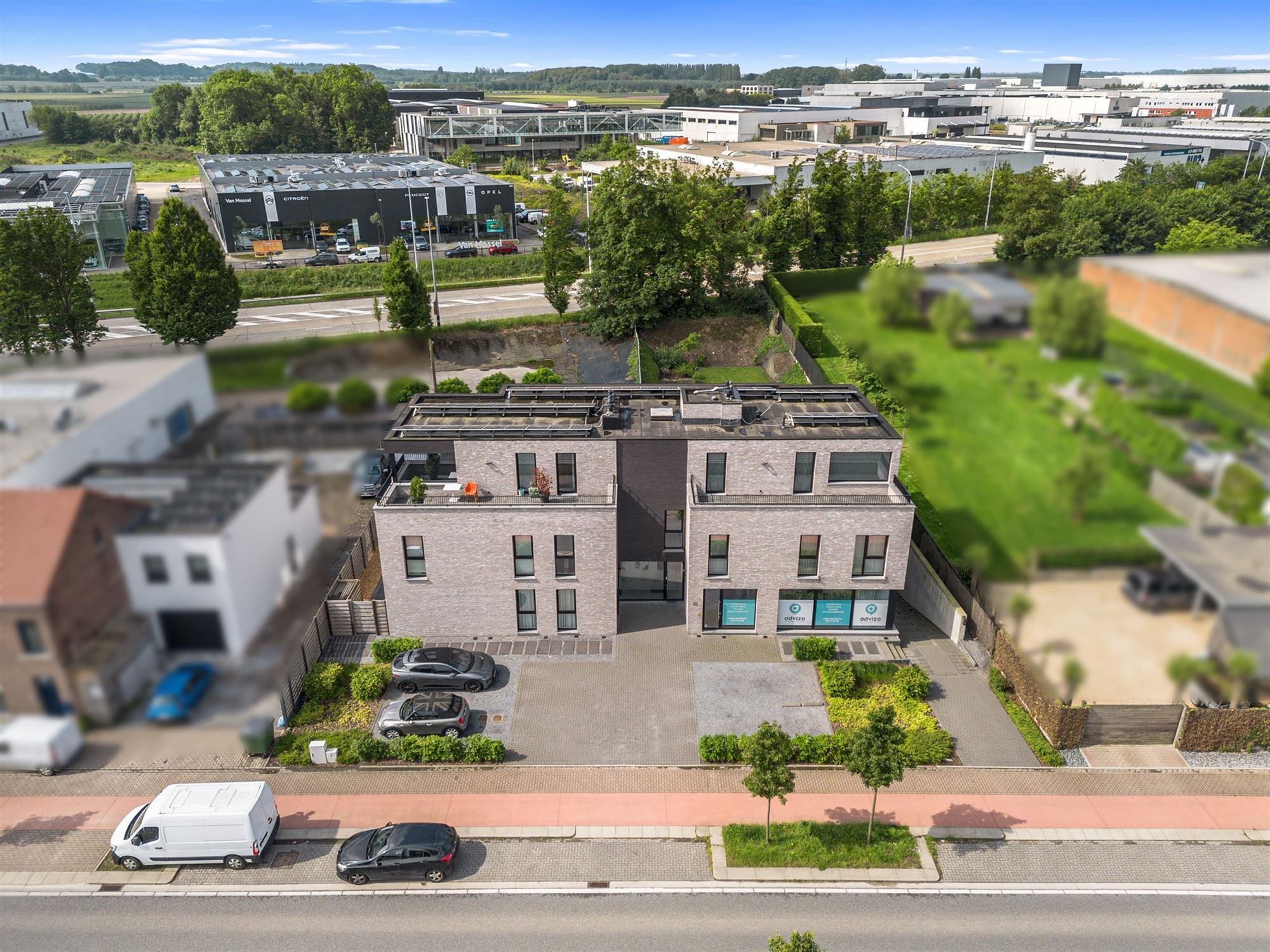 KNAP ERENGIEZUINIG APPARTEMENT MET TWEE TERRASSEN EN ONDERGRONDSE STAANPLAATS IN SINT-TRUIDEN  foto 2