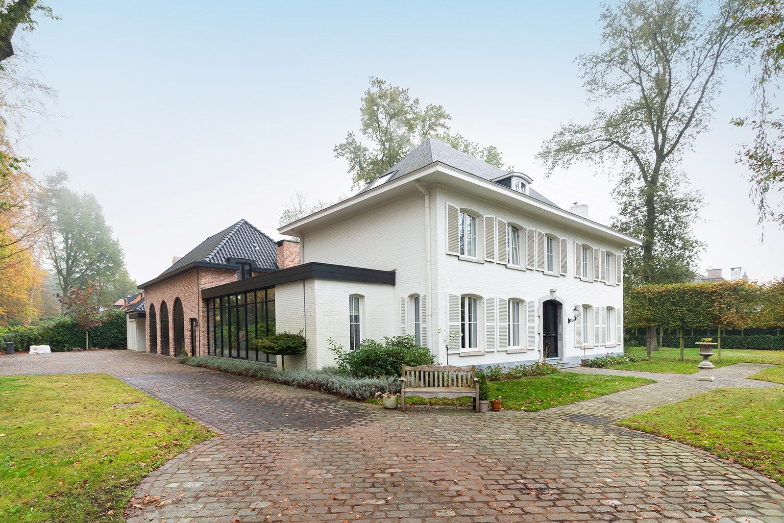 Unieke gerenoveerde villa met tal van mogelijkheden foto {{pictureIndex}}