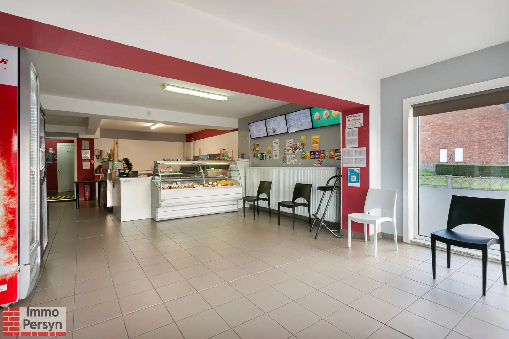 Handelspand met bovenliggend appartement en achterliggende bouwgrond. foto 4