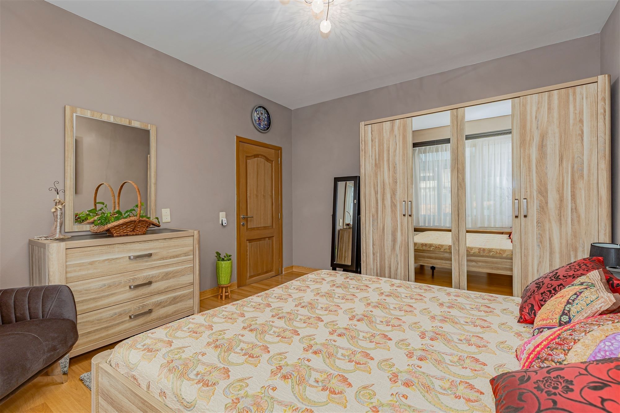 Mooi ingerichte woning met 4 slk, 2 badk en ruime stadstuin in Merksem foto 16