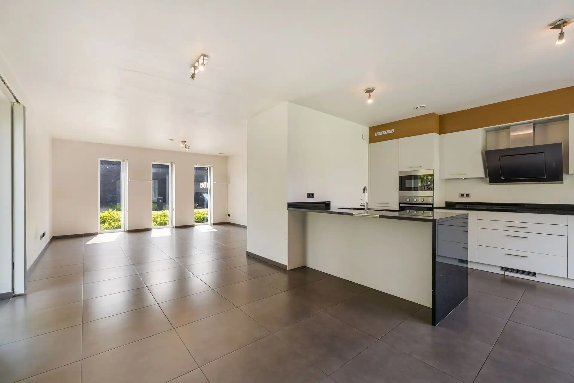 Ruime gezinswoning met 3 slaapkamers en 2 badkamers op een absolute toplocatie foto 5