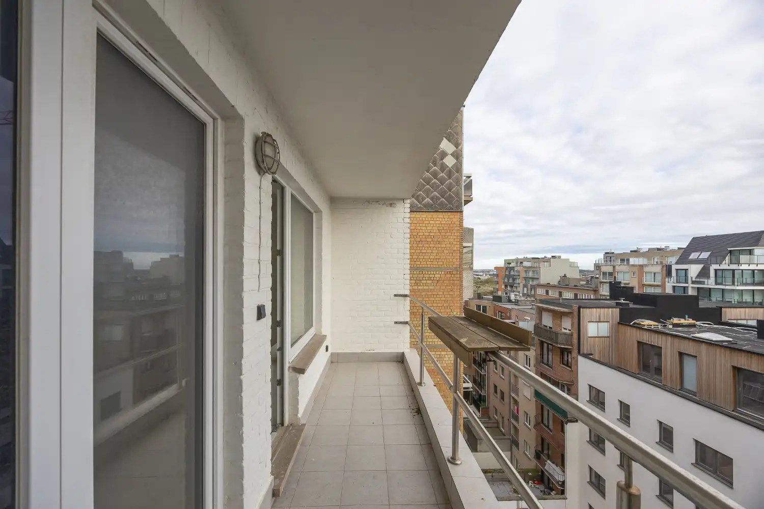 Gerenoveerd 2-slaapkamerappartement met frontaal zeezicht foto 19