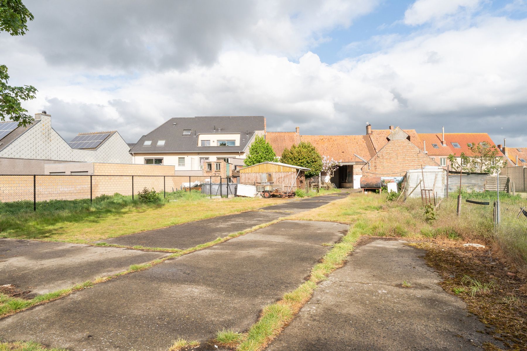 Te renoveren woning met bijgebouwen op perceel van 1697 m² foto 24