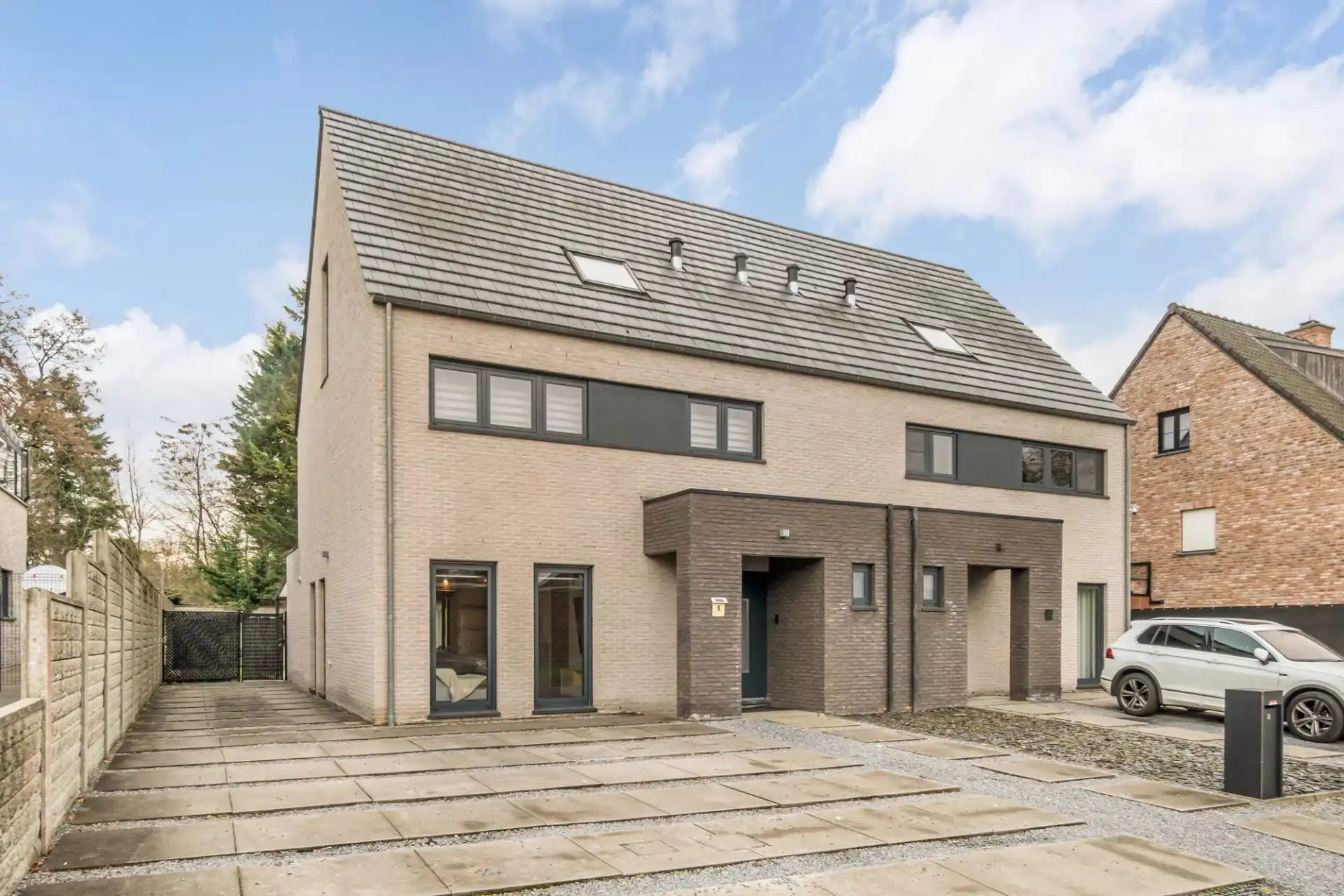 Recente gezinswoning in rustige straat te Houthalen foto 2