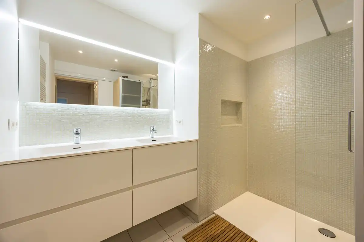 Zeer ruim en lichtrijk appartement te koop foto 20