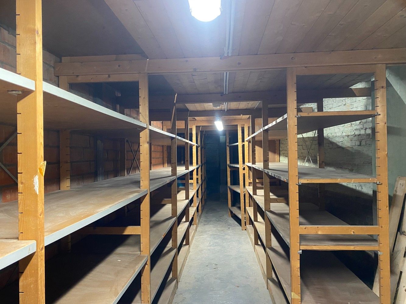 Magazijn met bureauruimte en autostaanplaats te koop op een toplocatie in centrum Lier foto 7