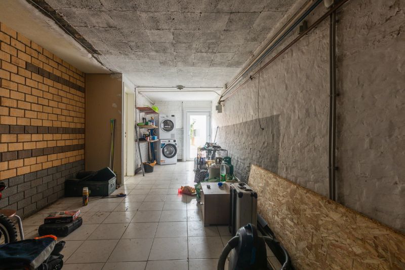 Woning met 2 slaapkamers, tuin, garage en garage- uitweg achteraan (extra parkeerplaats). Energielabel D (bijna C) foto 5
