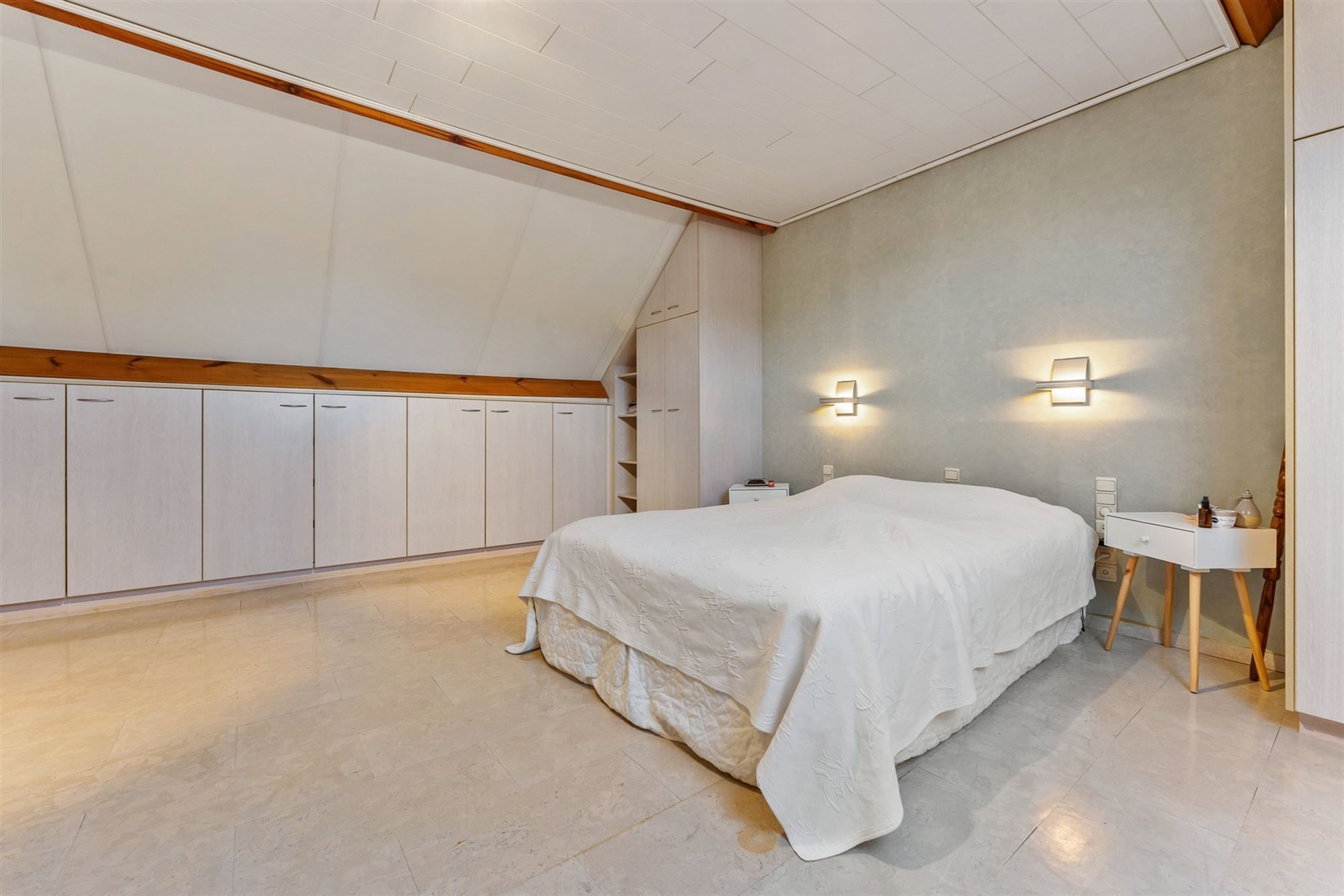 PERFECT ONDERHOUDEN WONING MET 4 SLAAPKAMERS OP CENTRALE LIGGING IN STAL (BERINGEN) foto 18