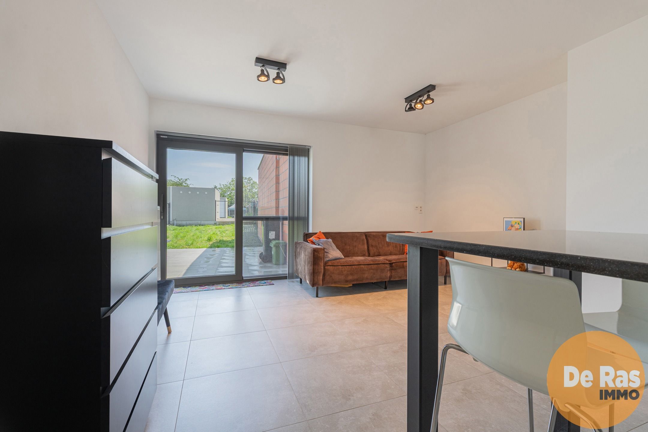 Herzele -  Totaal gerenoveerde woning met 4 slaapkamers, tuin en garage gelegen centrum Herzele foto 5
