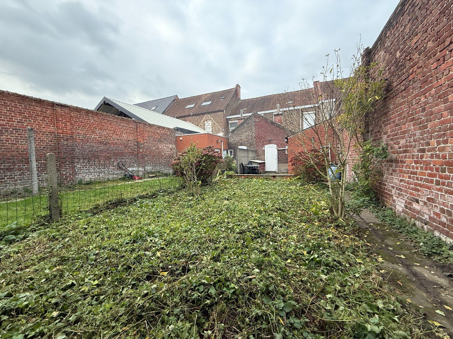 Twee woningen met totaal 5 slaapkamers en tuin te centrum Roeselare foto 8