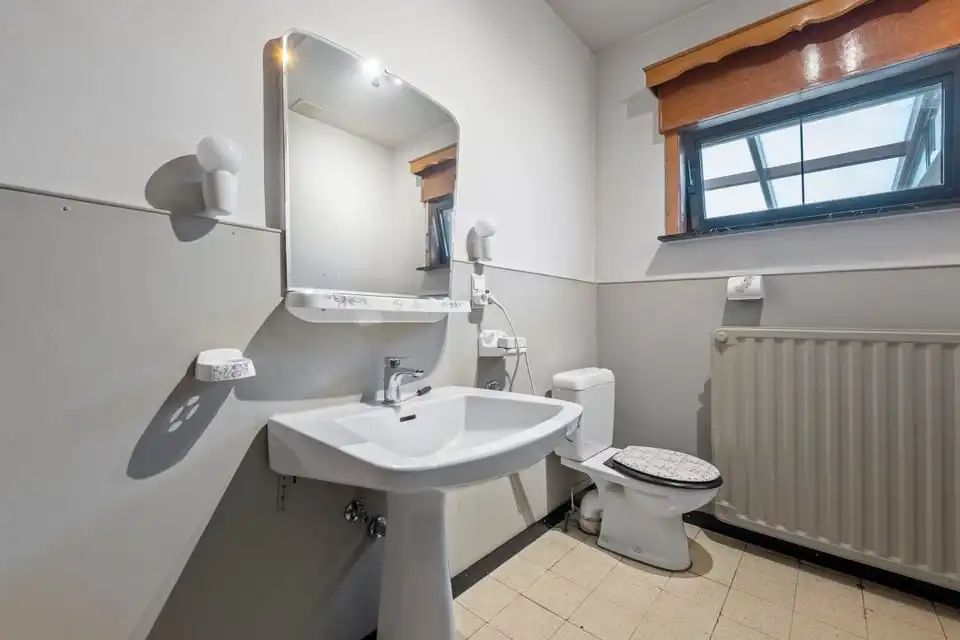 CHARMANTE, GELIJKVLOERSE GEZINSWONING OP EEN KNAP PERCEEL VAN MAAR LIEFST 11A78CA IN ZEPPEREN foto 19