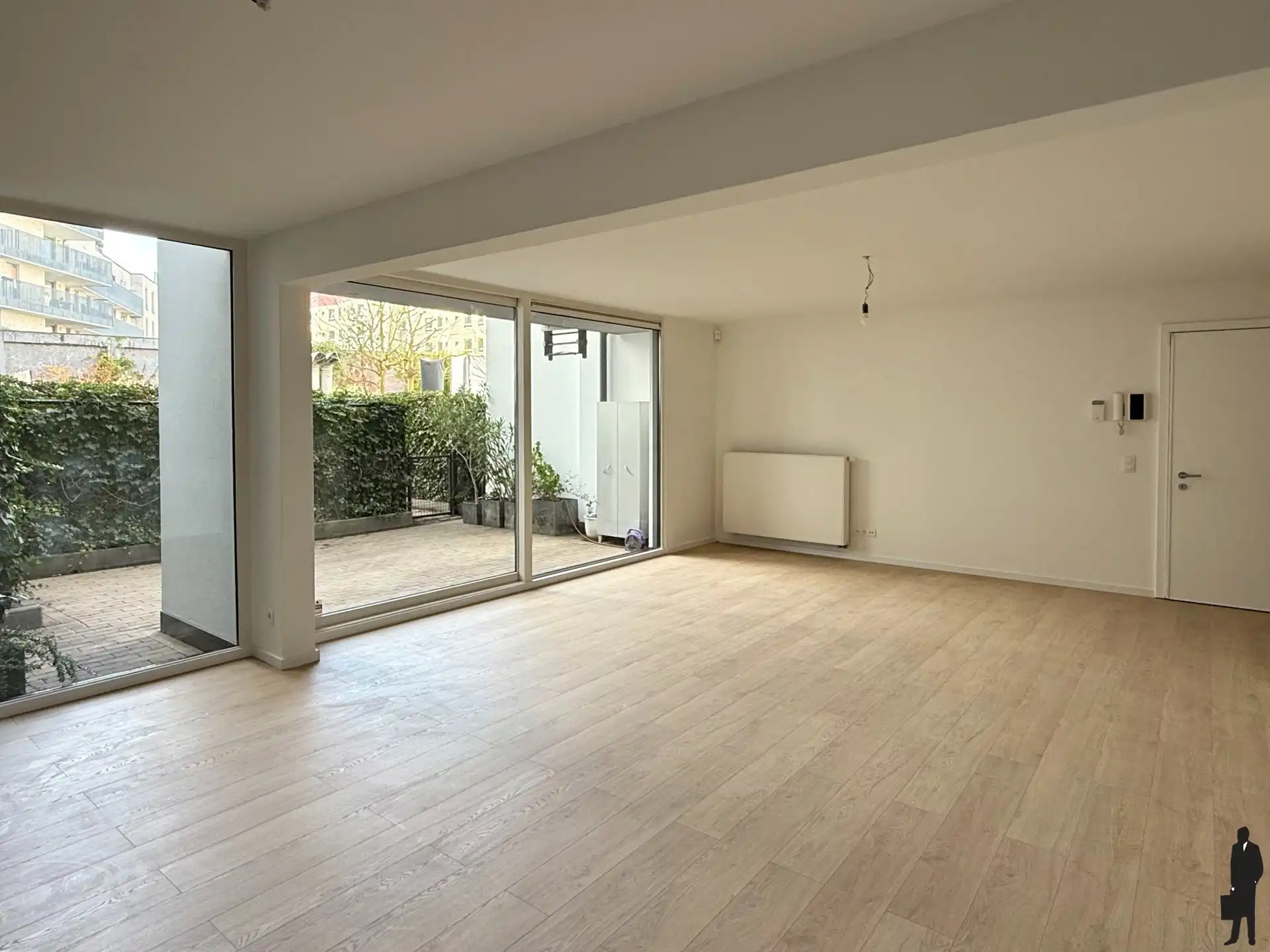 Lichtrijk gelijkvloers appartement met ruim terras foto 3