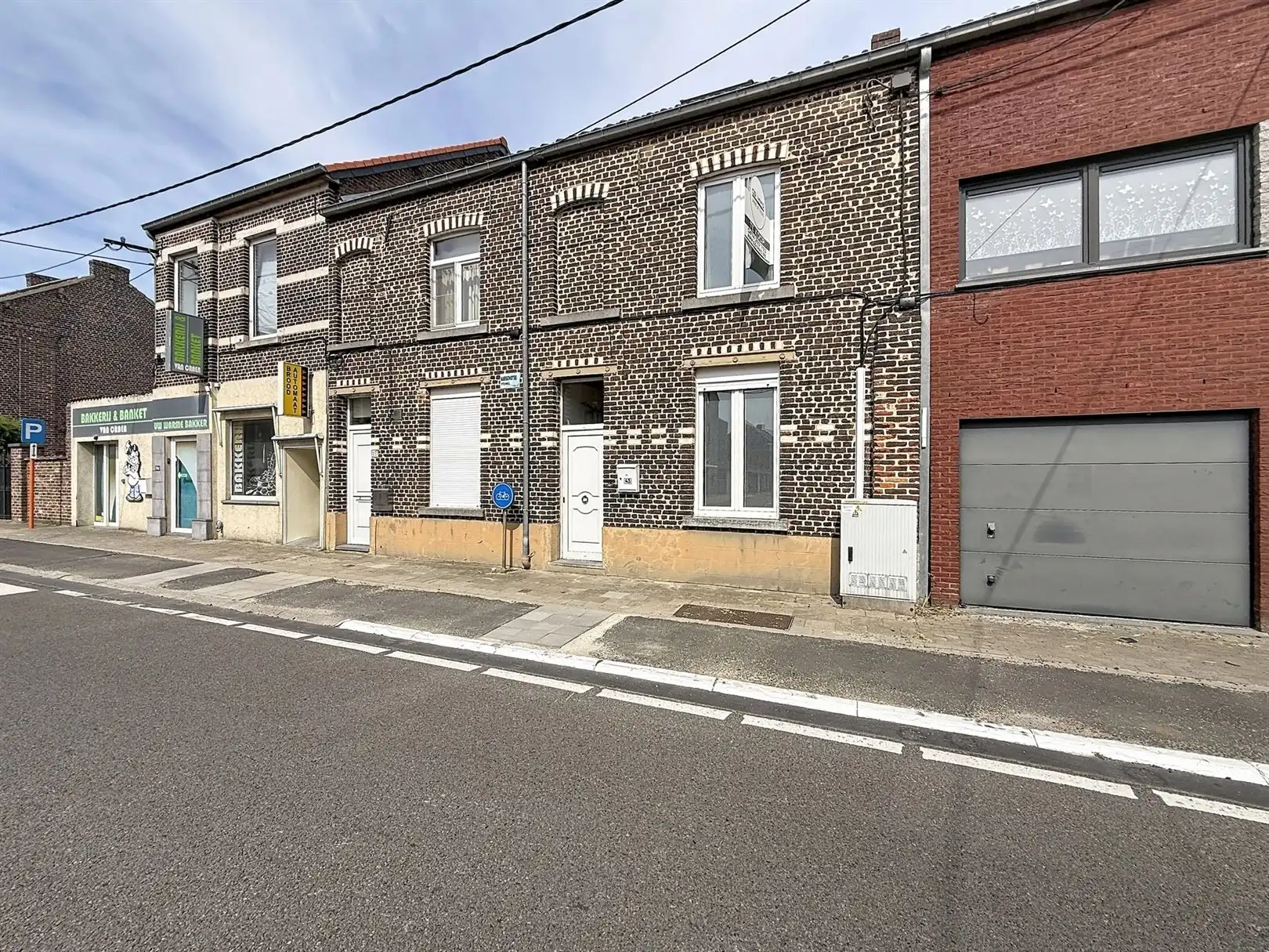 Instapklare stadwoning met koer, 2/3 slpks foto 3