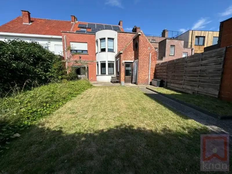 Ruime veelzijdige woning, inpandige garage en 4 slaapkamers op zuidgericht perceel! foto {{pictureIndex}}