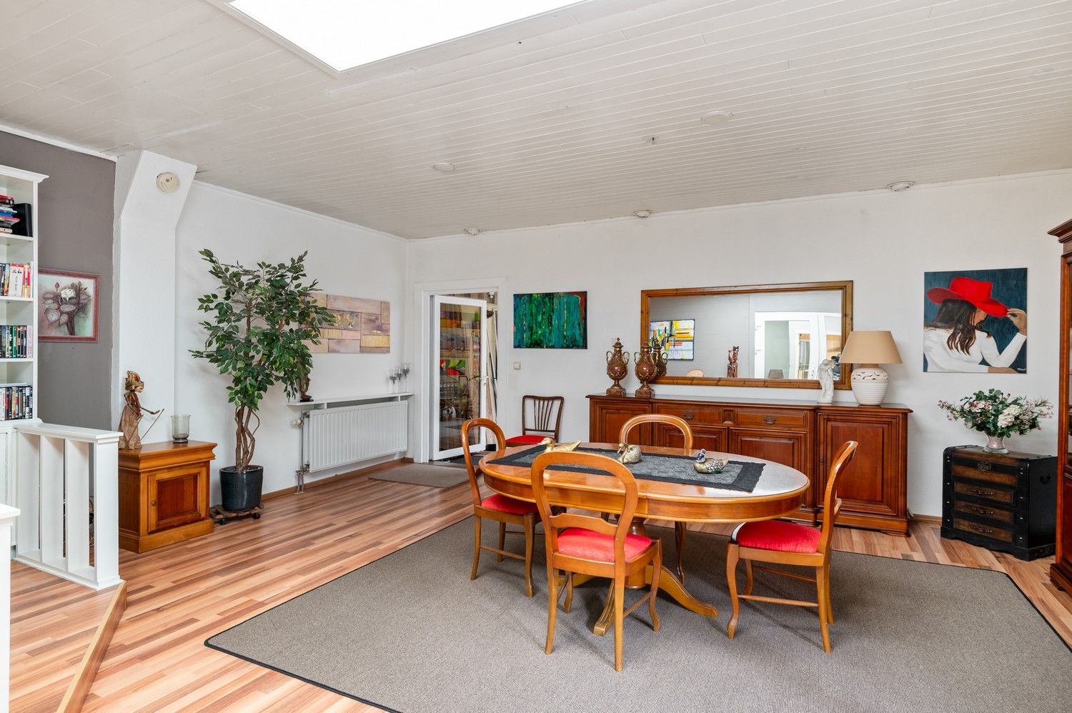 Magazijn met woonst en een 1 slaapkamer appartement te Deurne! foto 7