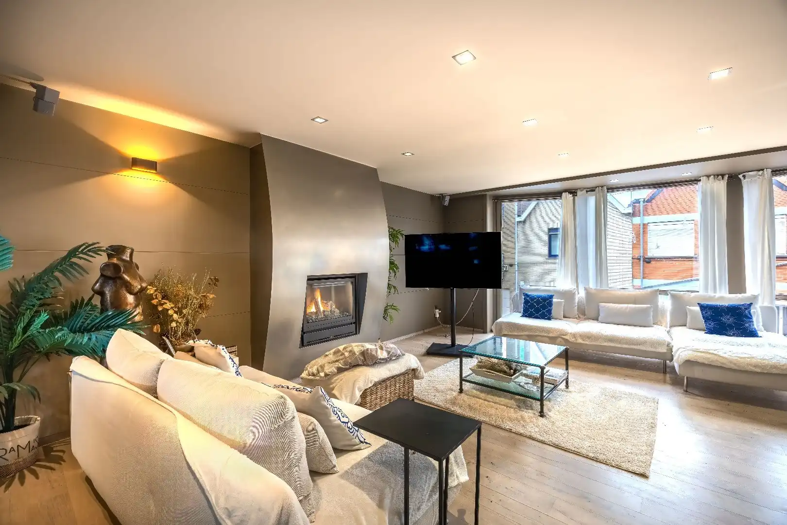 Prachtige woning met dubbele garage en tuin  foto 3