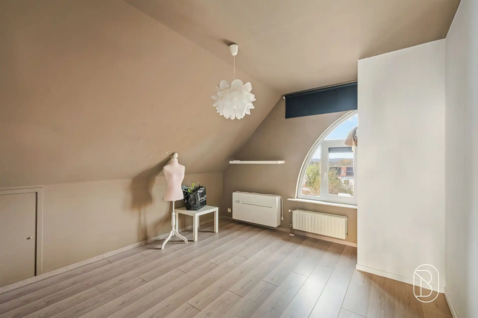 Villa met verwarmd zwembad en 2 garages!  foto 18