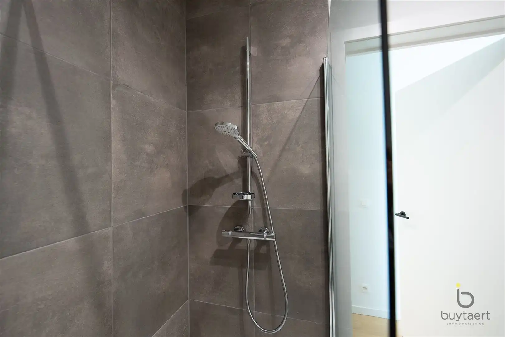 Nieuwbouw appartement met ruim terras en parking te Zoersel. foto 23