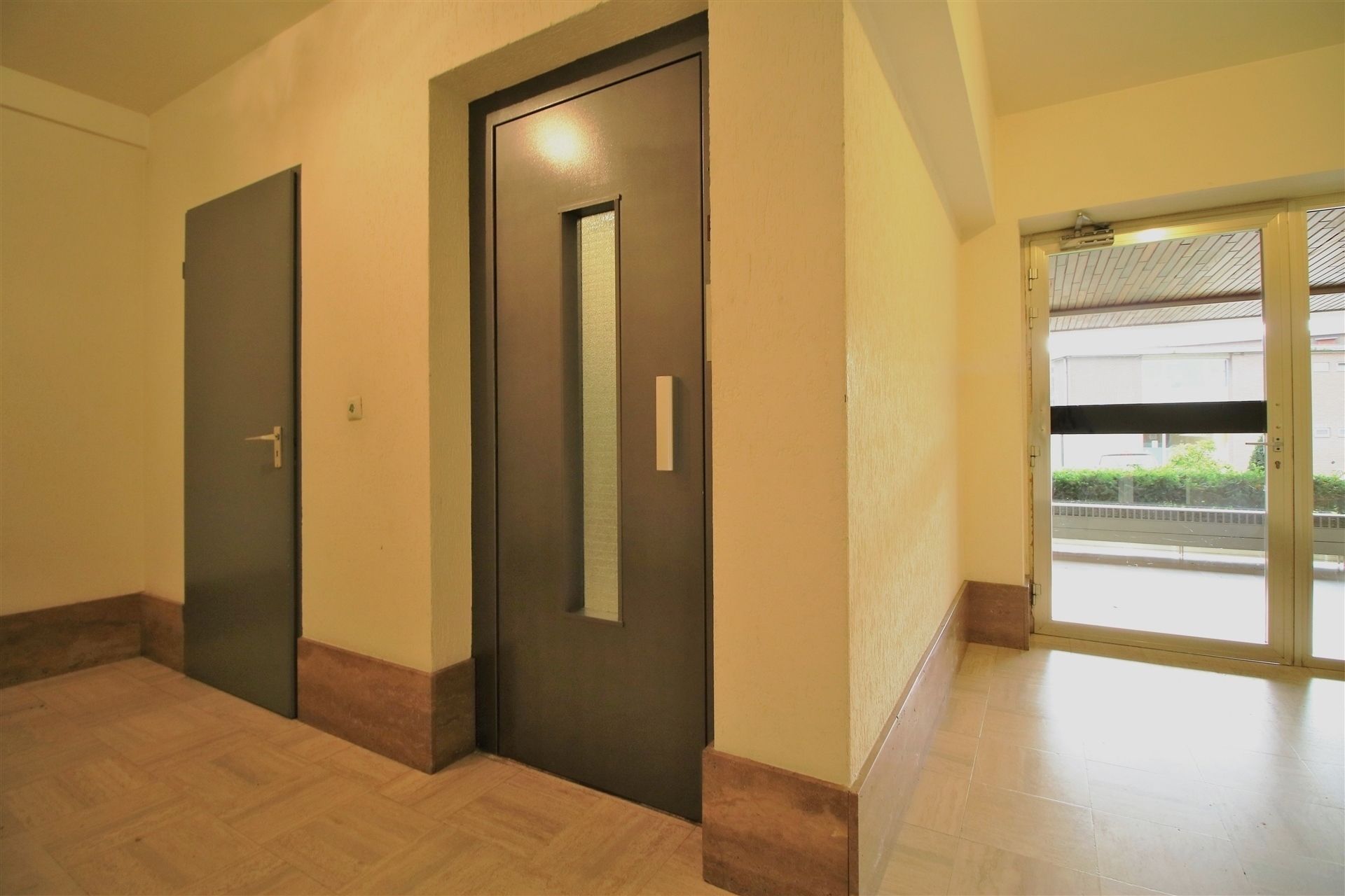 Ruim appt 2 slpk, terras en parking foto 22