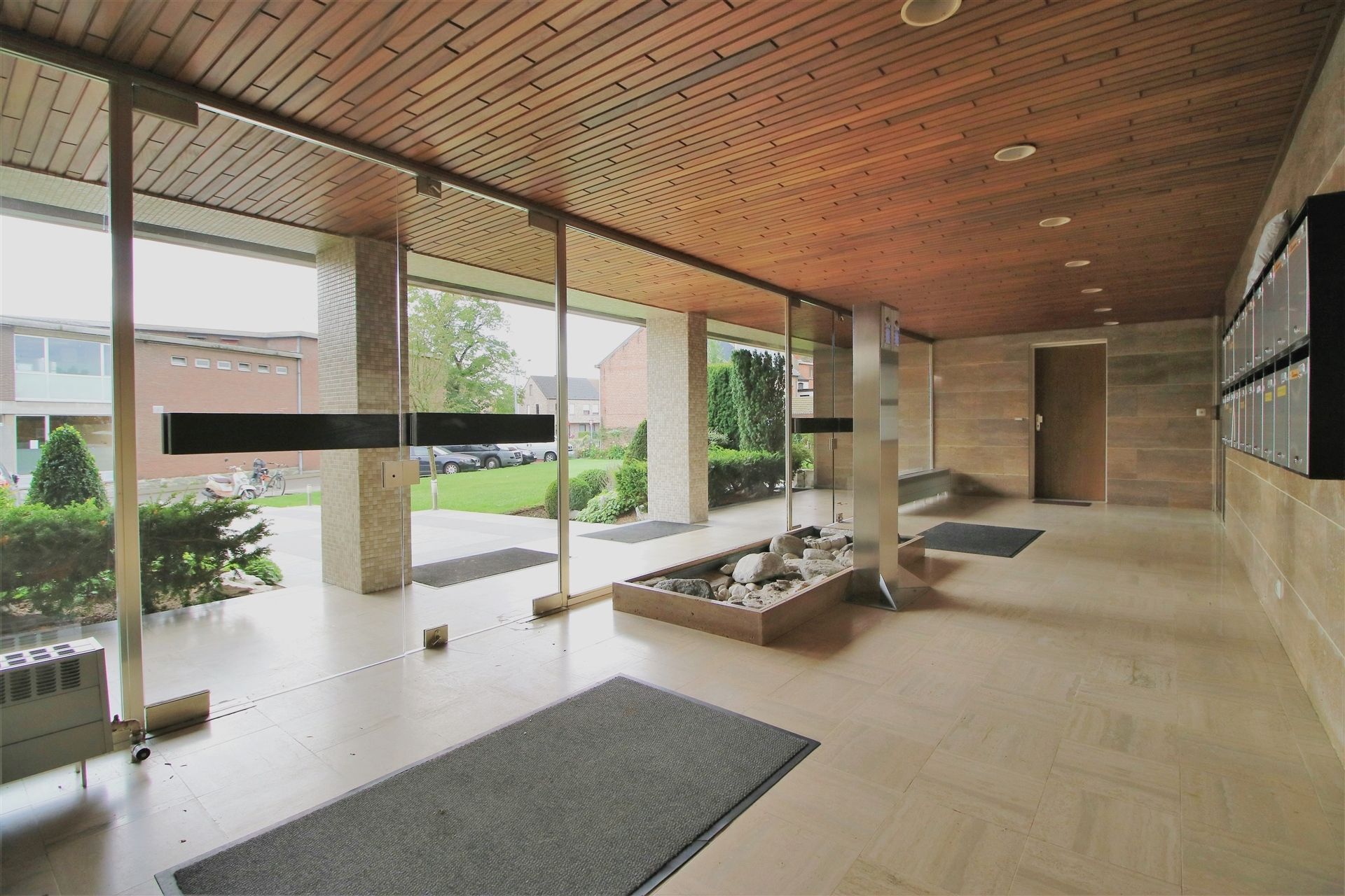 Ruim appt 2 slpk, terras en parking foto 22