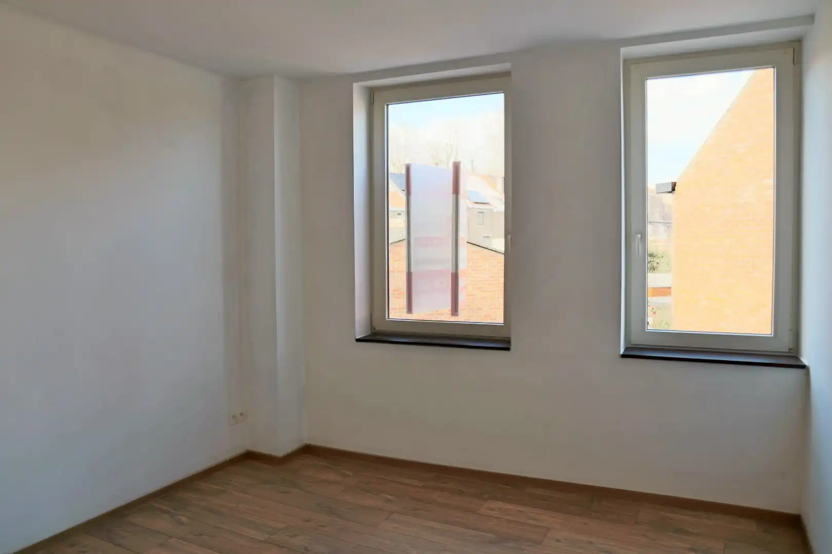 Gerenoveerde woning met 2 slaapkamers, berging en terras te Tongeren foto 9