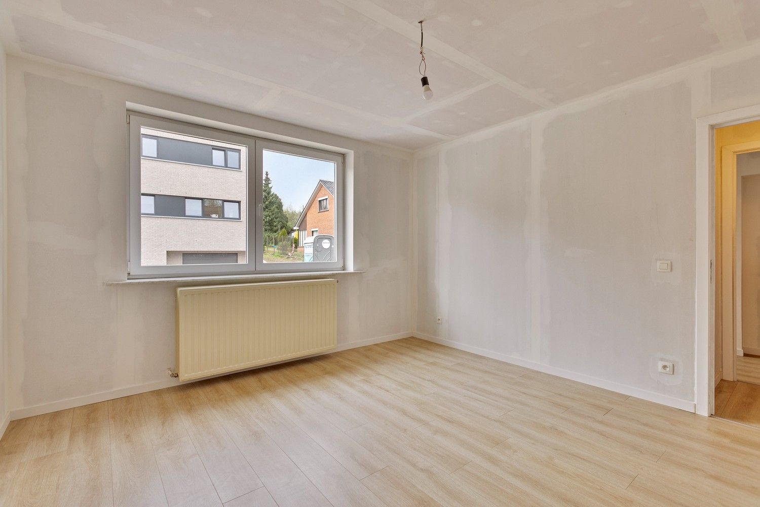 Volledig vernieuwd gelijkvloers appartement met tuin te koop foto 15