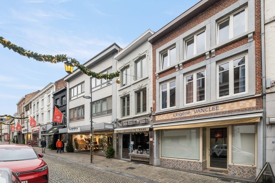 Charmant handelshuis op toplocatie in het hart van de Tongerse winkelstraat foto 3