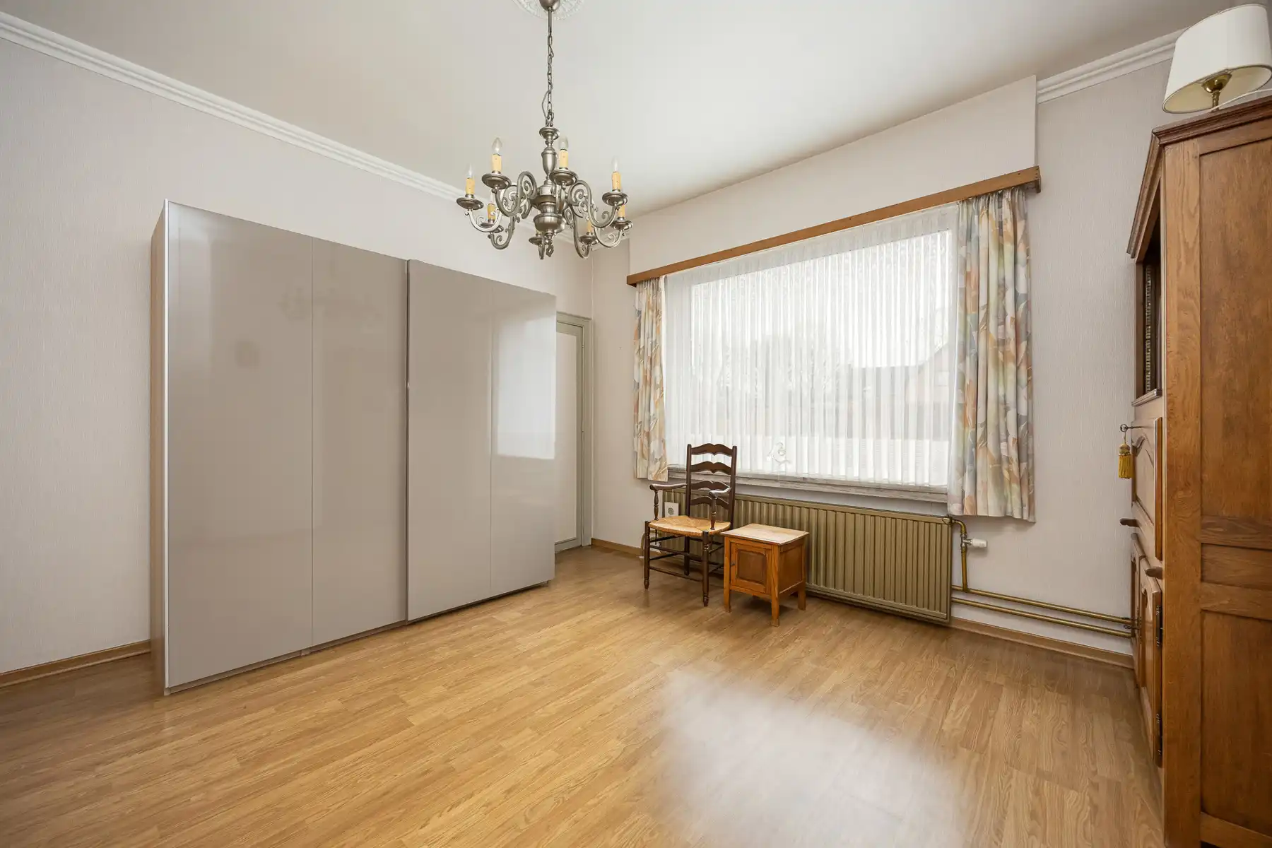 Vrijstaande eengezinswoning met 3 slaapkamers op een perceel van 912m².  foto 6