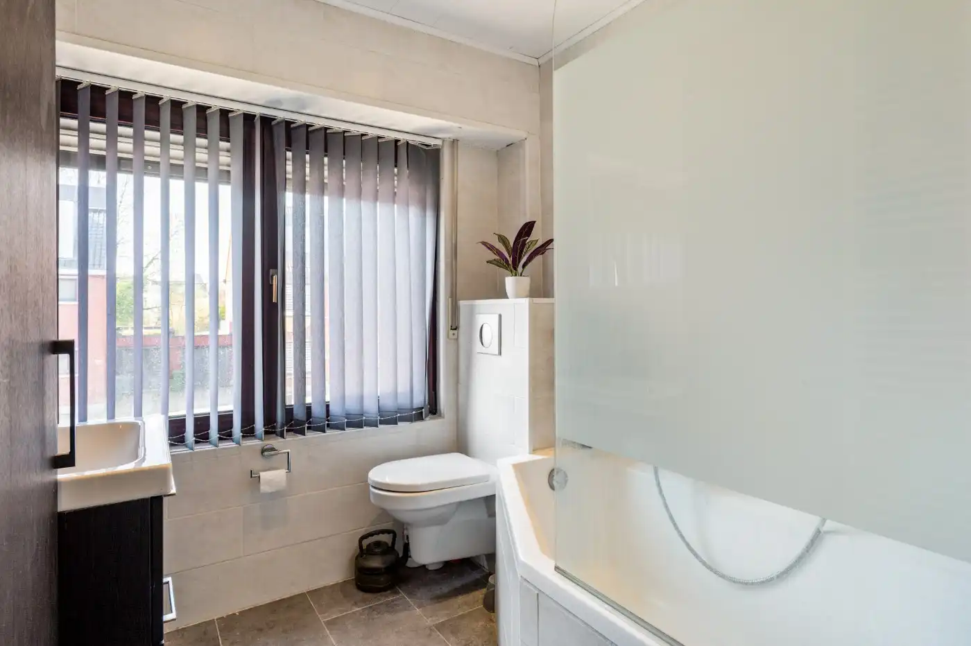 Ruime, instapklare gezinswoning met 4 slpk. en tuin in Ekeren foto 21