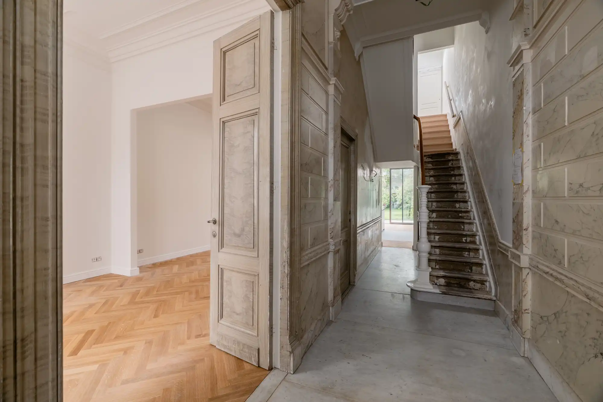 Volledig gerenoveerde woning. Eerste bewoning. Vijf slaapkamers. Een tuin die maar niet stopt. foto 13
