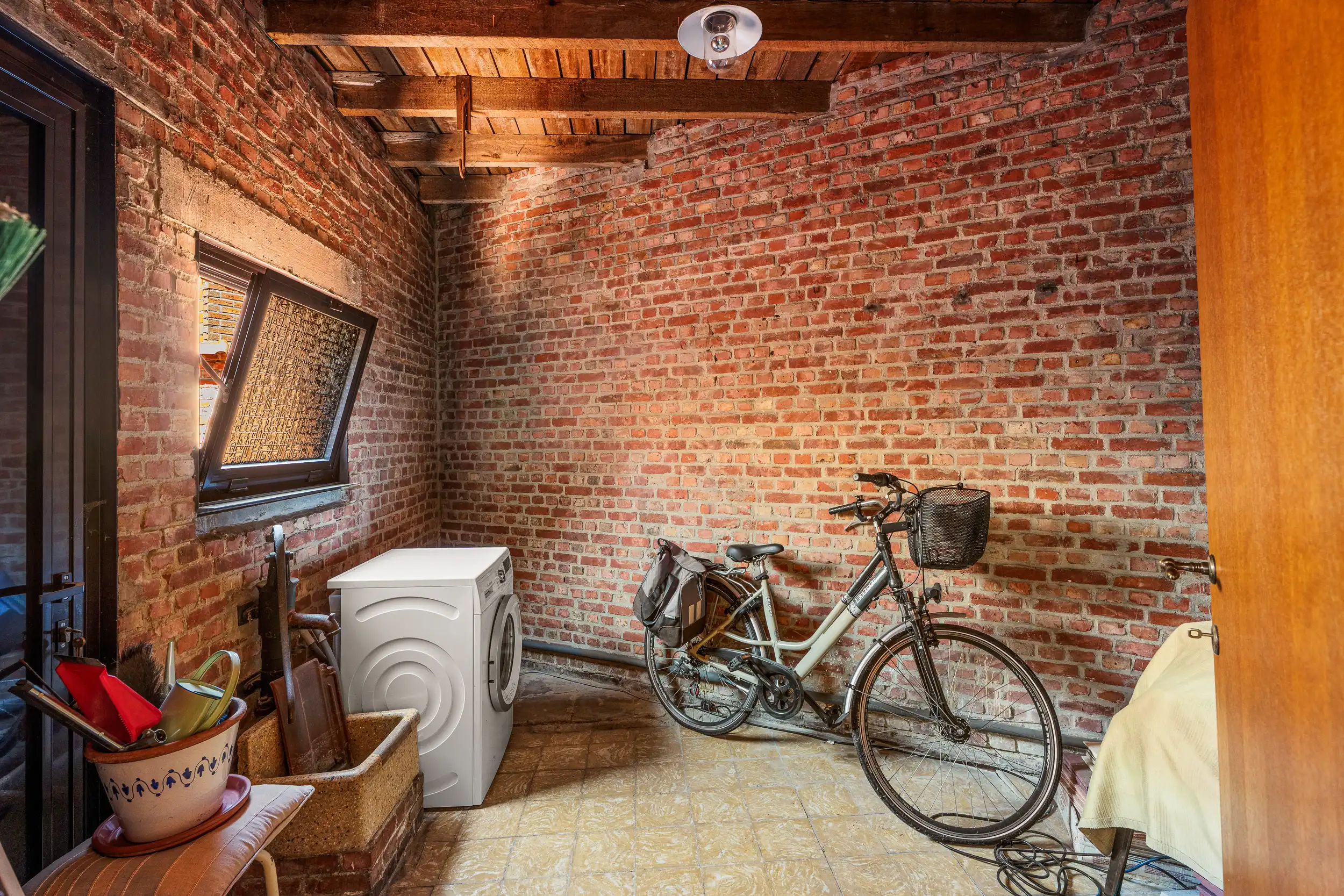 Te renoveren woning op toplocatie te Gentbrugge foto 9