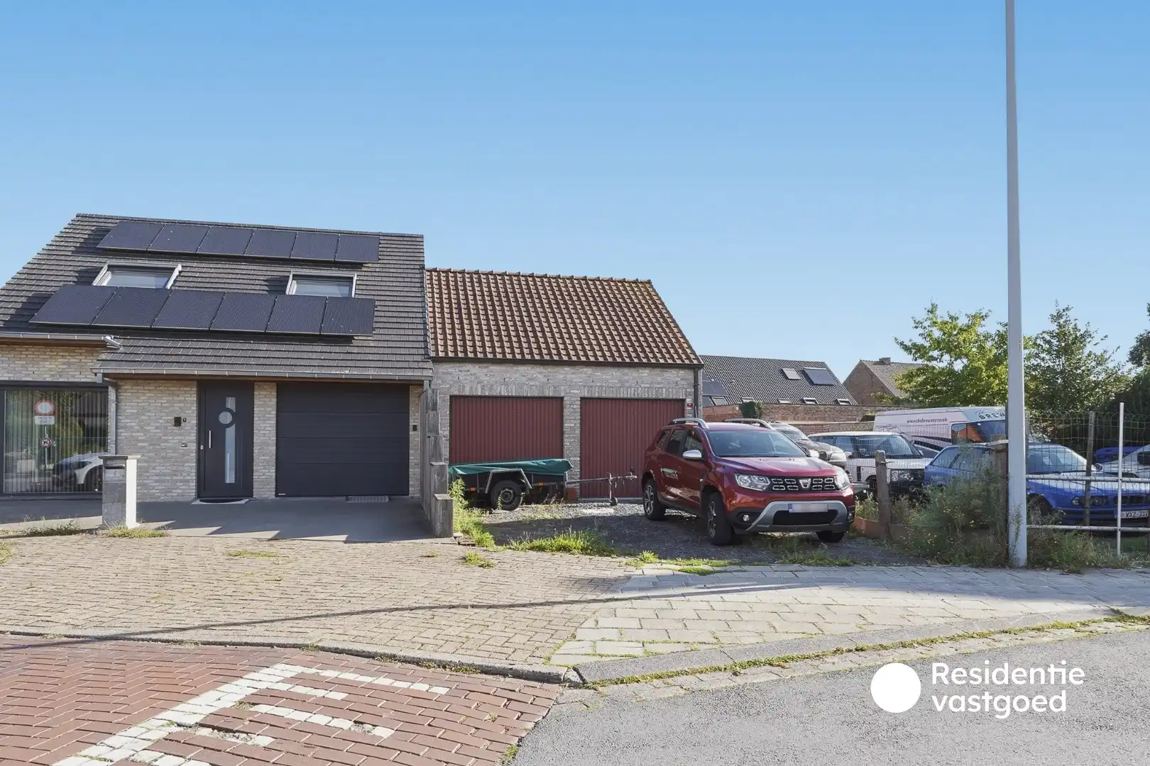 Ruime gezinswoning met 4 slaapkamers, dubbele garage en zonnige tuin in Ettelgem foto 13