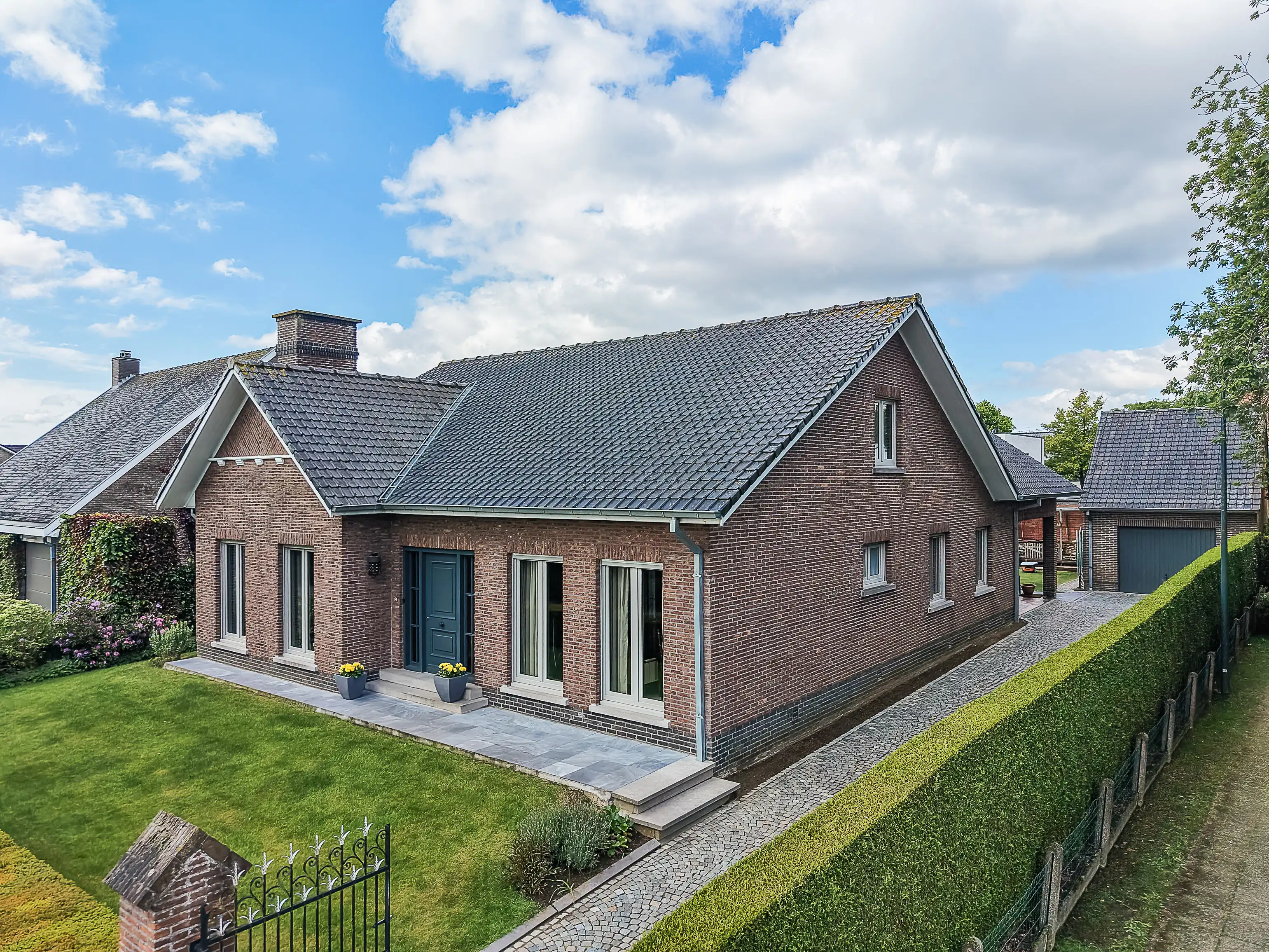 Karaktervolle, perfect onderhouden woning in Aalter foto {{pictureIndex}}