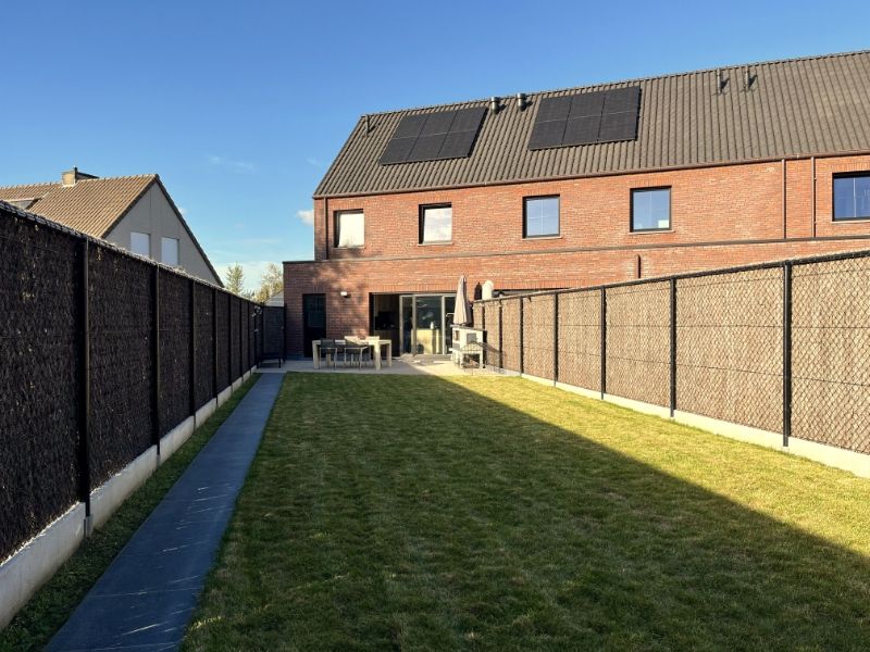 Nieuwbouwwoning met 3 slaapkamers, tuin en garage foto 2