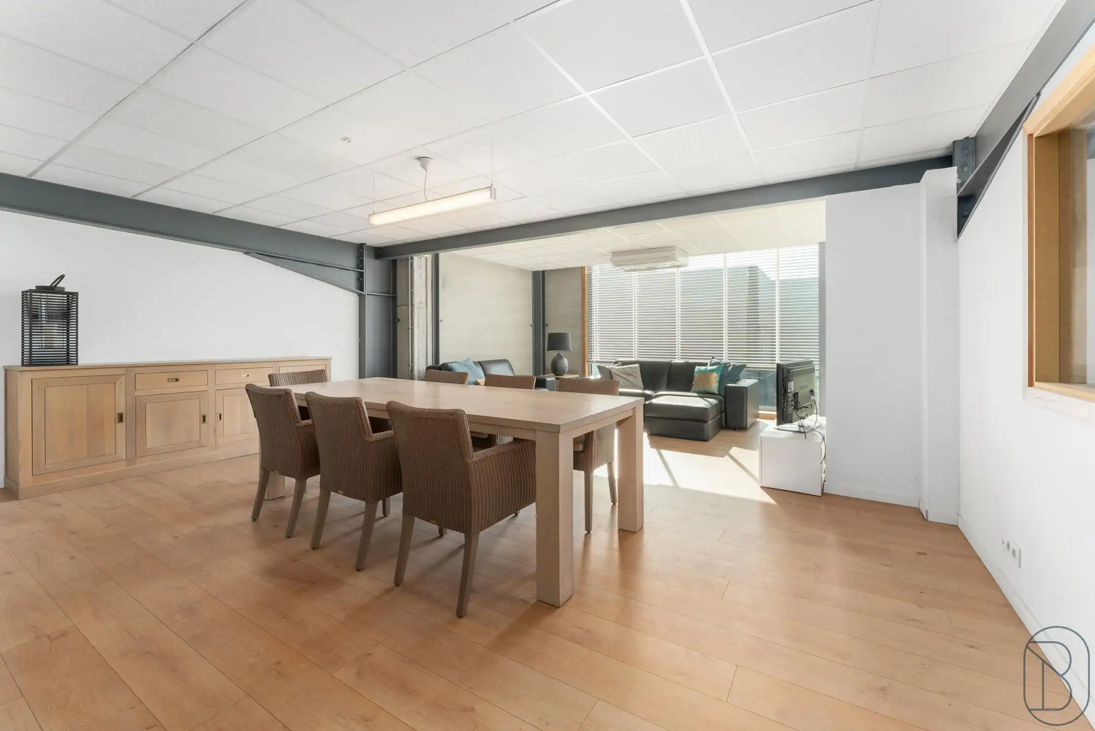 Leuke KMO-unit met woongedeelte foto 13