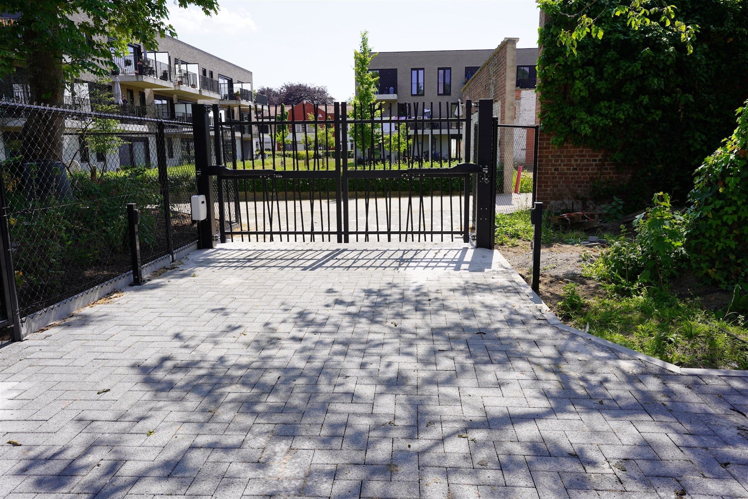 Nieuwbouwappartement ('25) met groot terras en eigen Carport foto 23